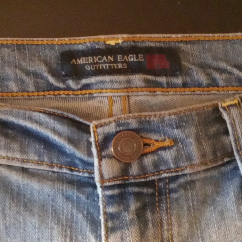 AMERICAN EAGLE JEANS